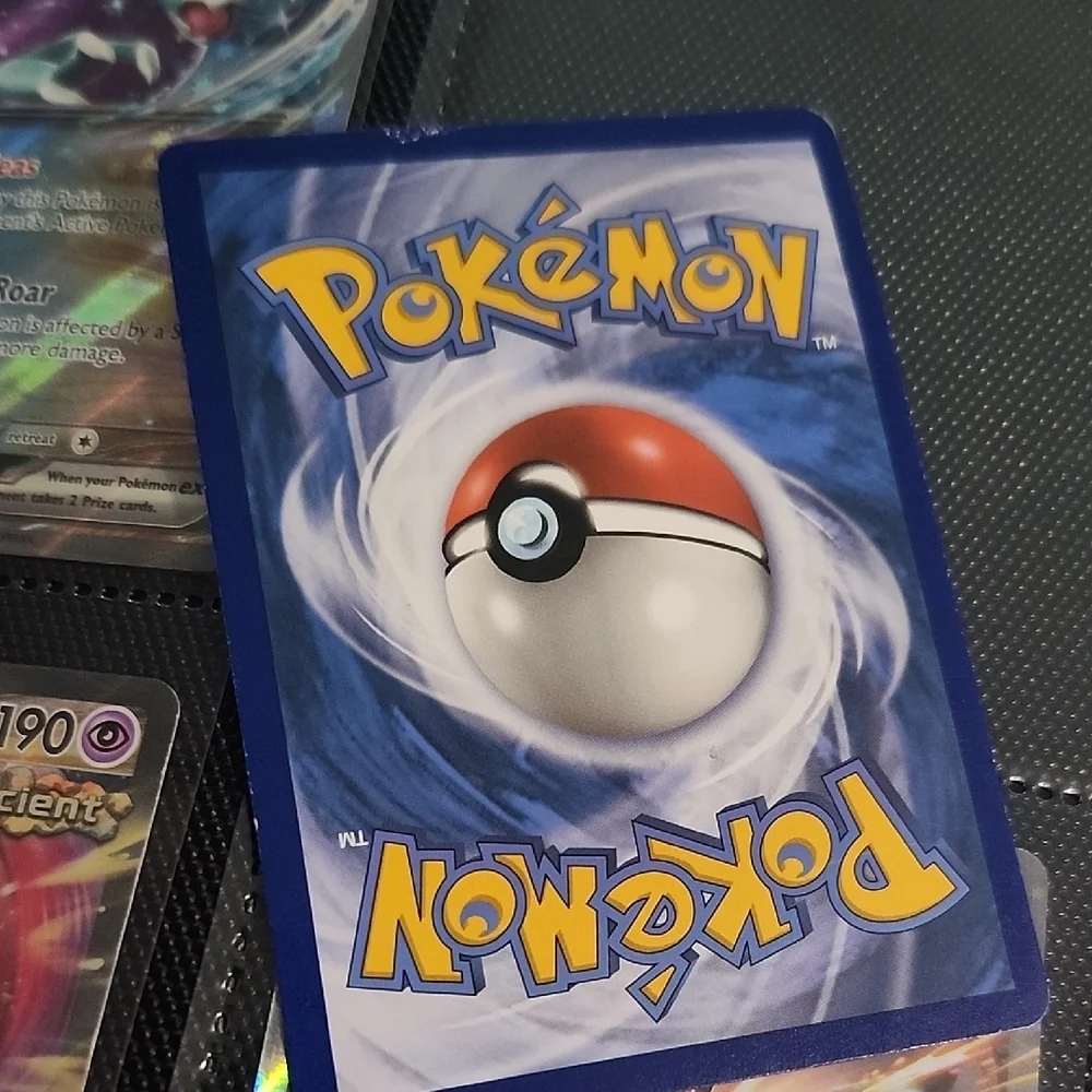 Boltund V Pokémon Card